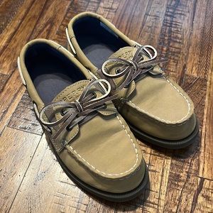 Like new 13.5 toddler boys slip on sperrys tan
